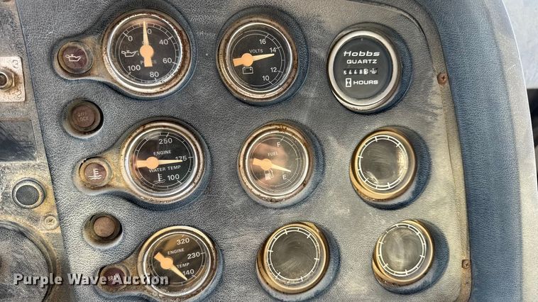 image for item EN0706 1986 Ford L9000 crane truck