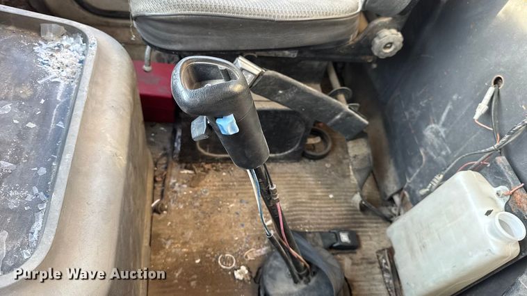 image for item EN0706 1986 Ford L9000 crane truck