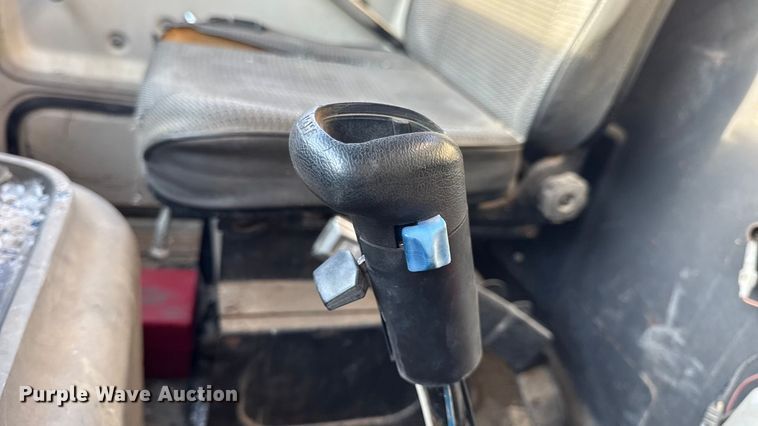 image for item EN0706 1986 Ford L9000 crane truck