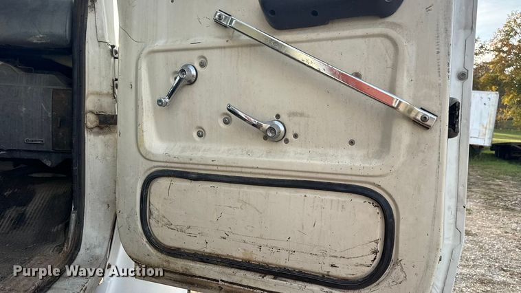 image for item EN0706 1986 Ford L9000 crane truck