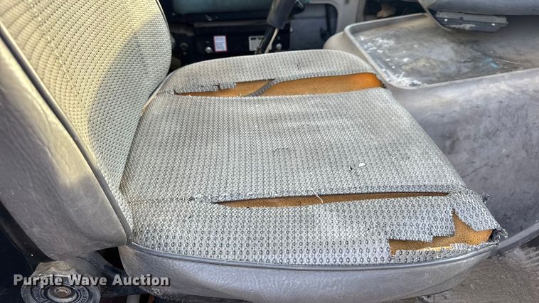 image for item EN0706 1986 Ford L9000 crane truck