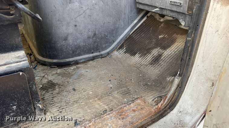 image for item EN0706 1986 Ford L9000 crane truck