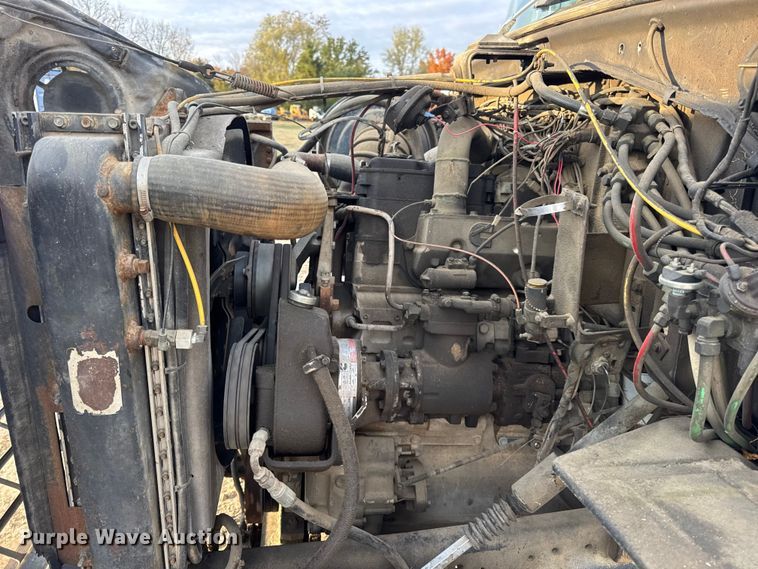 image for item EN0706 1986 Ford L9000 crane truck