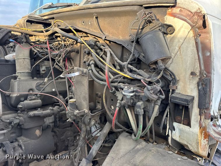 image for item EN0706 1986 Ford L9000 crane truck