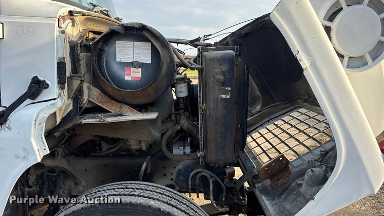 image for item EN0706 1986 Ford L9000 crane truck