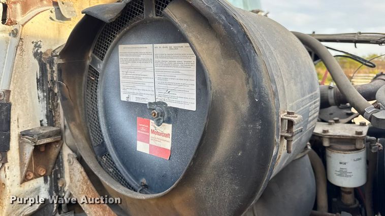 image for item EN0706 1986 Ford L9000 crane truck