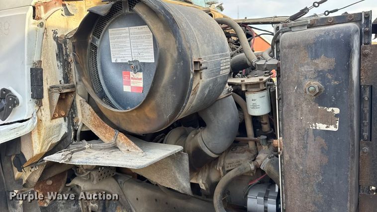 image for item EN0706 1986 Ford L9000 crane truck