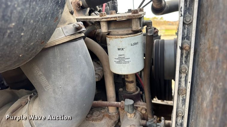 image for item EN0706 1986 Ford L9000 crane truck