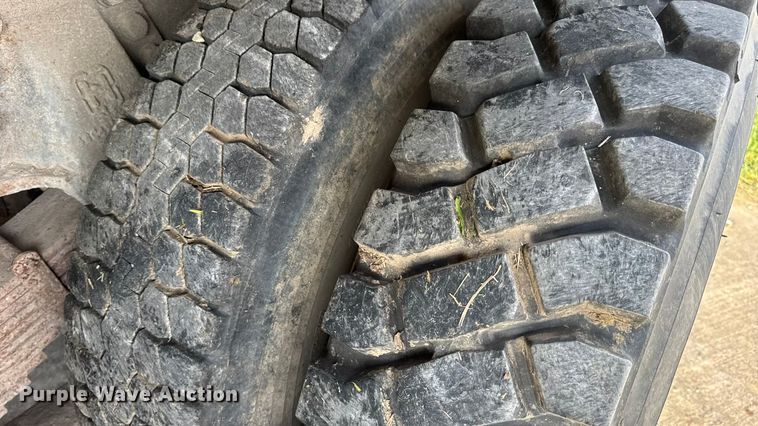 image for item EN0706 1986 Ford L9000 crane truck