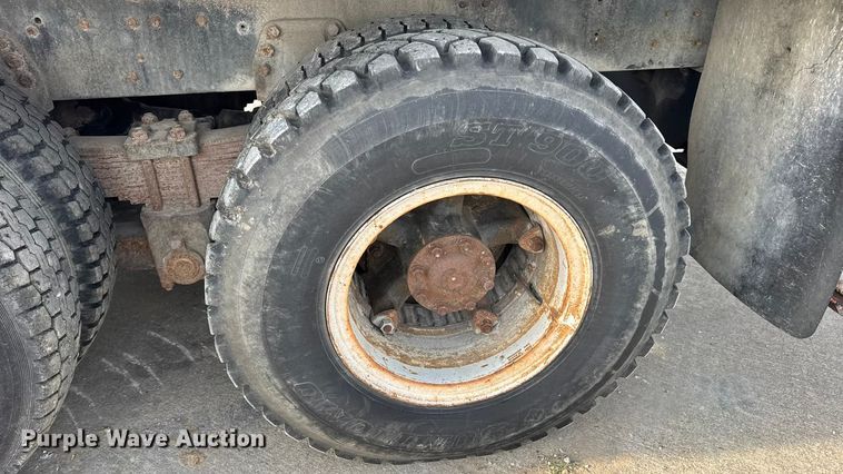 image for item EN0706 1986 Ford L9000 crane truck