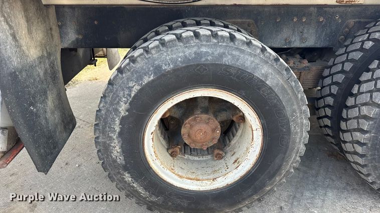 image for item EN0706 1986 Ford L9000 crane truck