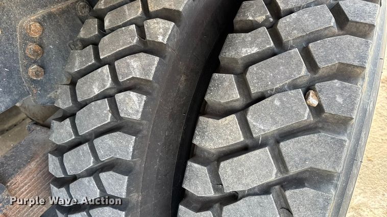 image for item EN0706 1986 Ford L9000 crane truck