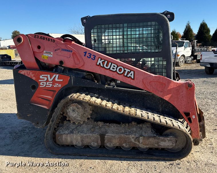 image for item EN0710 Kubota SVL95-2S tracked skid steer loader