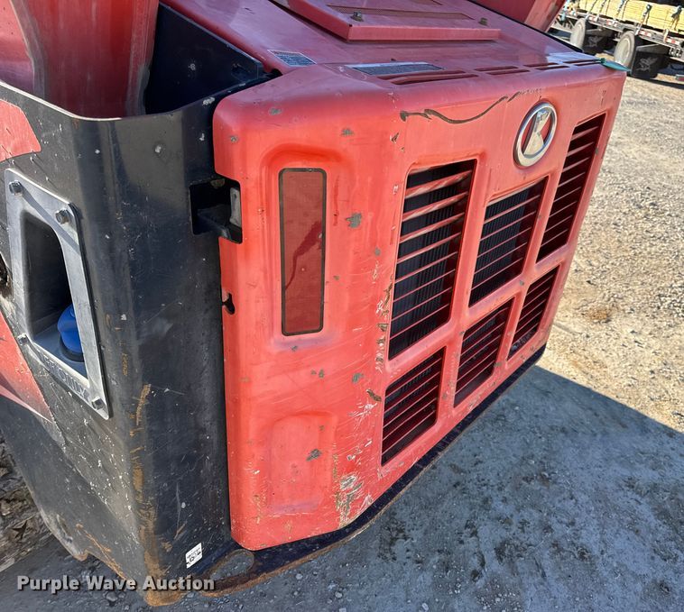 image for item EN0710 Kubota SVL95-2S tracked skid steer loader