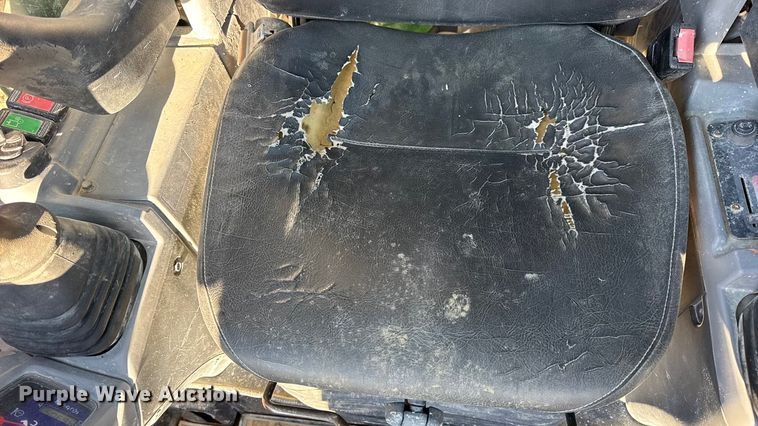 image for item EN0710 Kubota SVL95-2S tracked skid steer loader