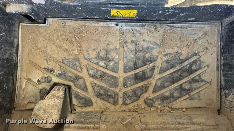 image for item EN0710 Kubota SVL95-2S tracked skid steer loader