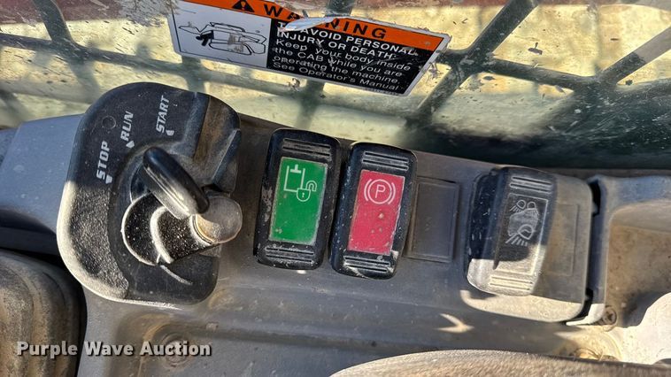 image for item EN0710 Kubota SVL95-2S tracked skid steer loader