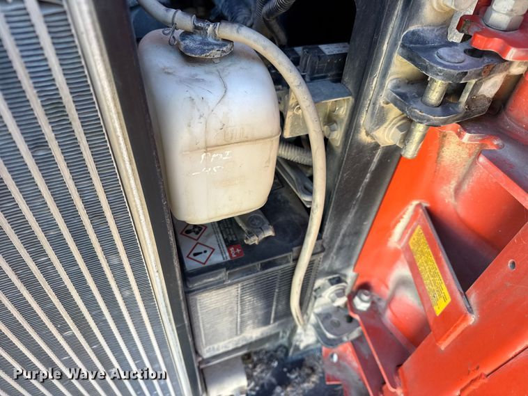 image for item EN0710 Kubota SVL95-2S tracked skid steer loader