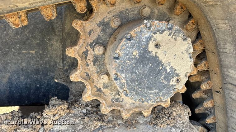 image for item EN0710 Kubota SVL95-2S tracked skid steer loader