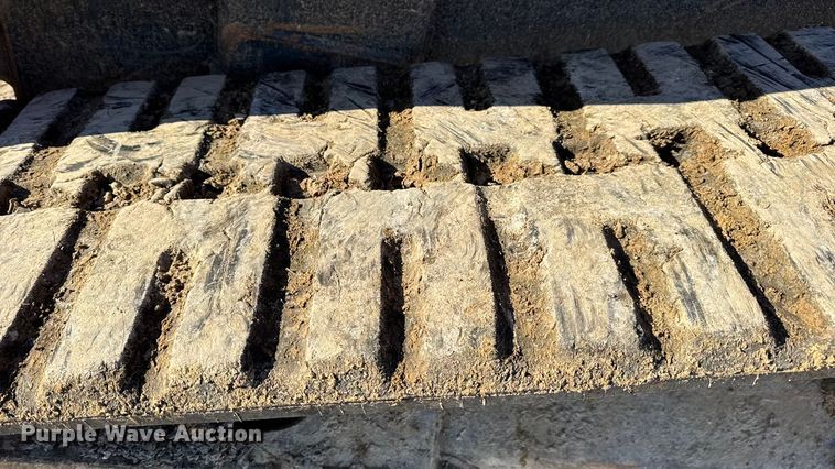 image for item EN0710 Kubota SVL95-2S tracked skid steer loader