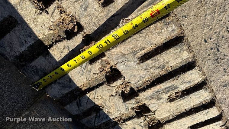 image for item EN0710 Kubota SVL95-2S tracked skid steer loader