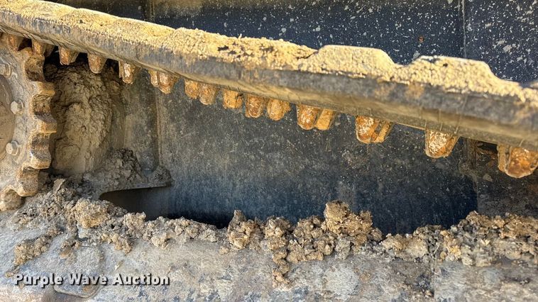 image for item EN0710 Kubota SVL95-2S tracked skid steer loader