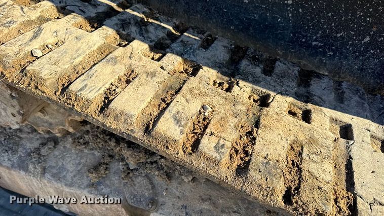 image for item EN0710 Kubota SVL95-2S tracked skid steer loader