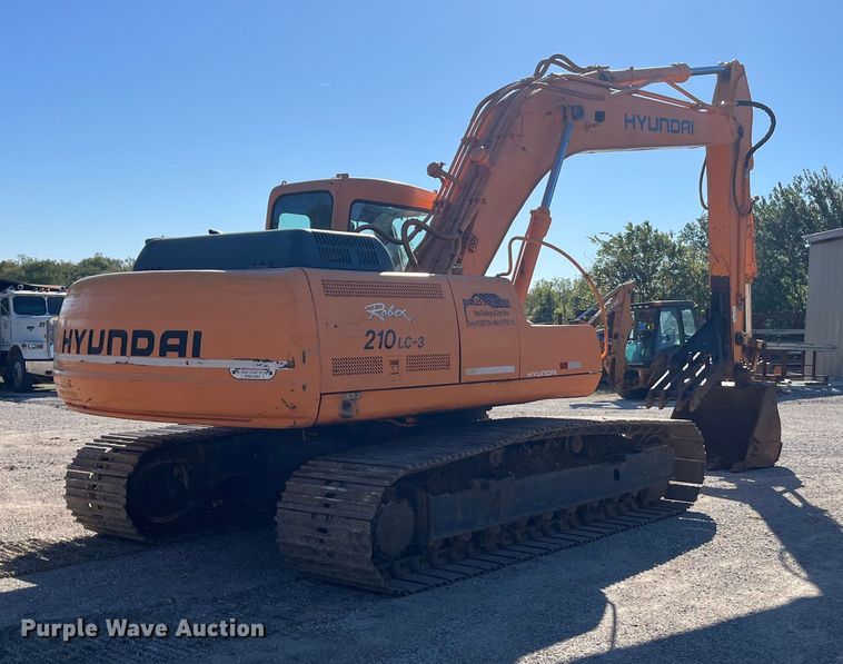image for item EN5717 1996 Hyundai Robex 210LC-3 excavator