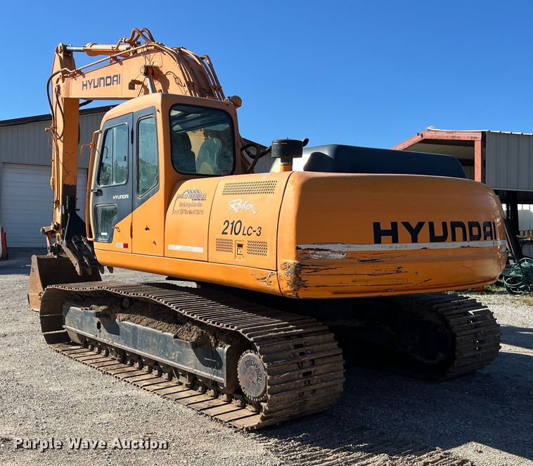 image for item EN5717 1996 Hyundai Robex 210LC-3 excavator