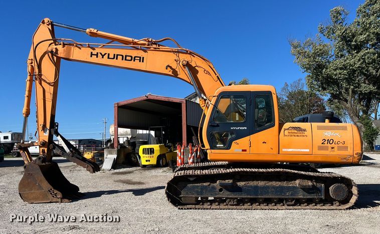 image for item EN5717 1996 Hyundai Robex 210LC-3 excavator