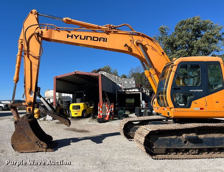 image for item EN5717 1996 Hyundai Robex 210LC-3 excavator