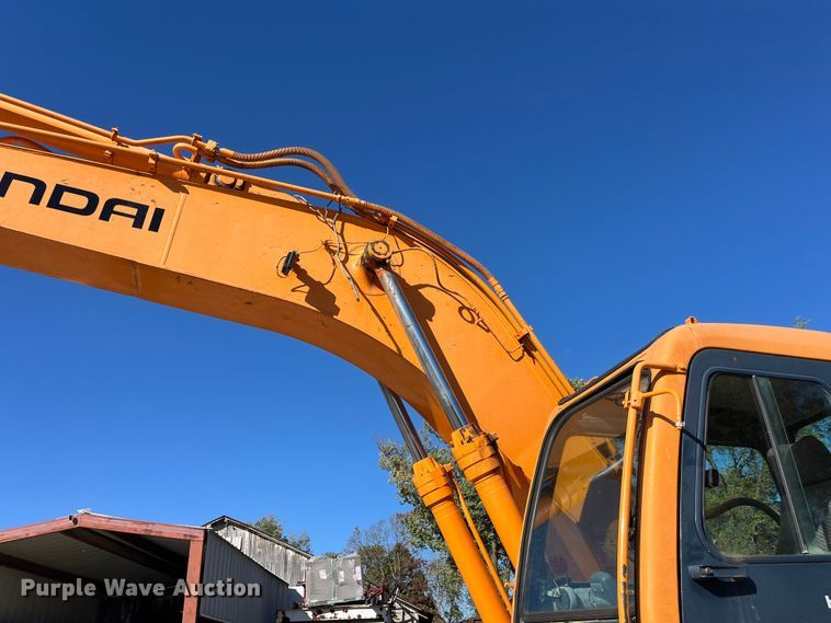 image for item EN5717 1996 Hyundai Robex 210LC-3 excavator