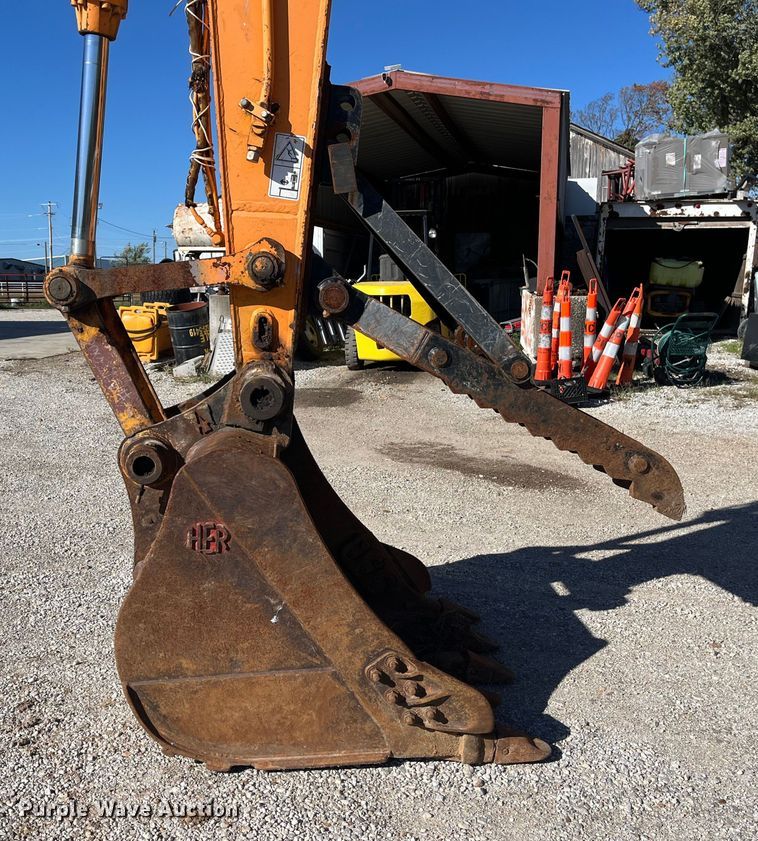 image for item EN5717 1996 Hyundai Robex 210LC-3 excavator