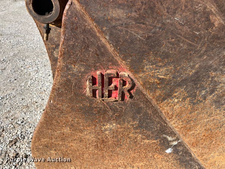 image for item EN5717 1996 Hyundai Robex 210LC-3 excavator