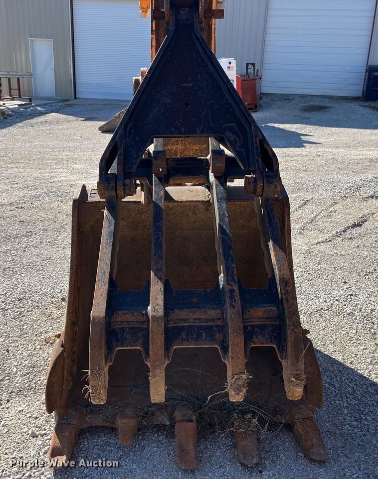 image for item EN5717 1996 Hyundai Robex 210LC-3 excavator