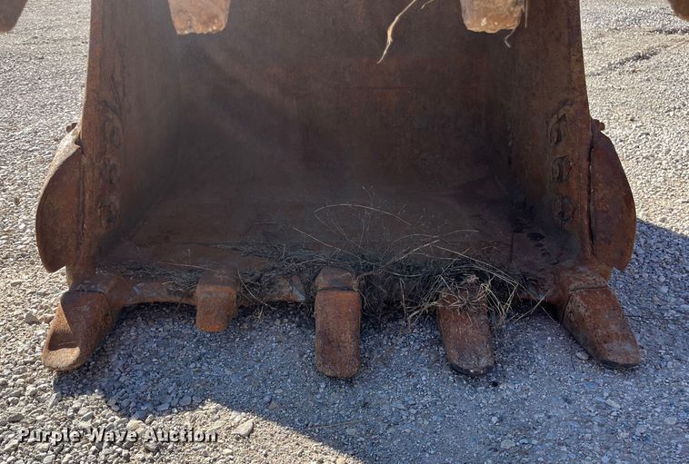 image for item EN5717 1996 Hyundai Robex 210LC-3 excavator