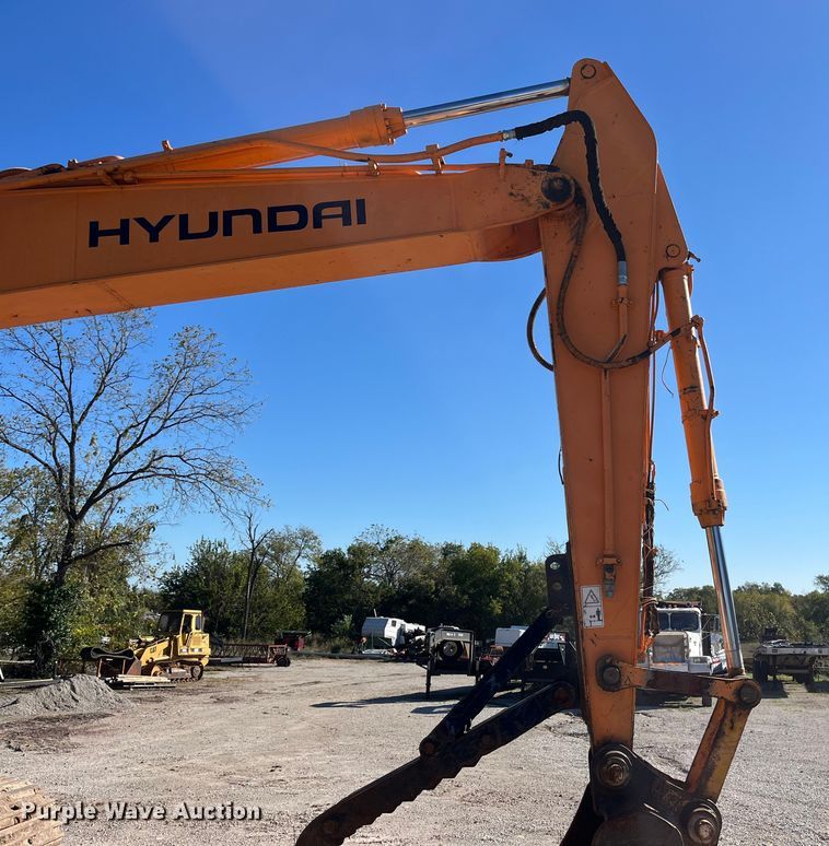 image for item EN5717 1996 Hyundai Robex 210LC-3 excavator