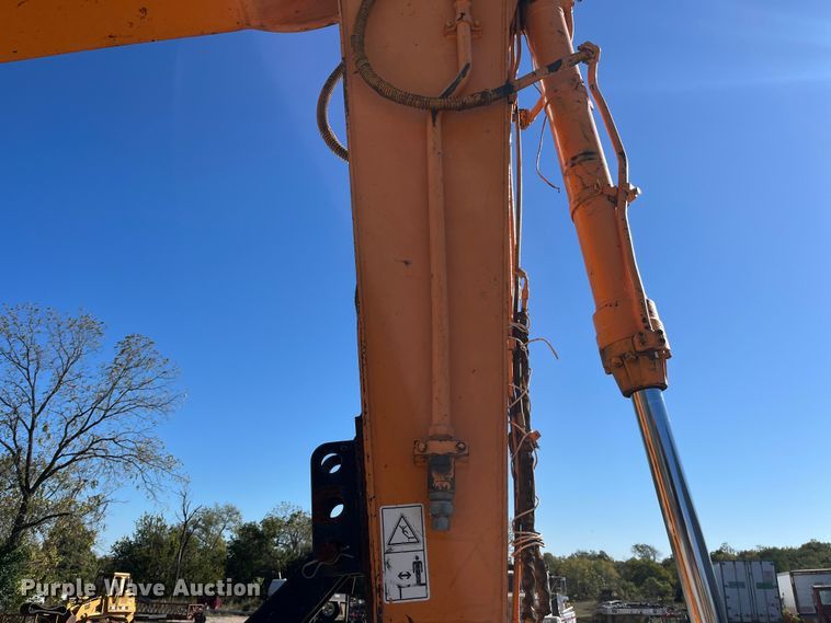 image for item EN5717 1996 Hyundai Robex 210LC-3 excavator