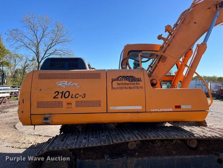 image for item EN5717 1996 Hyundai Robex 210LC-3 excavator