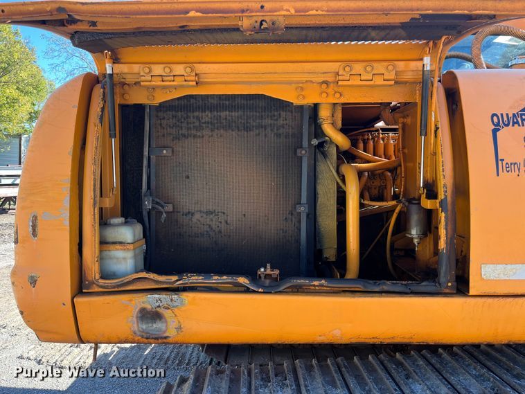 image for item EN5717 1996 Hyundai Robex 210LC-3 excavator