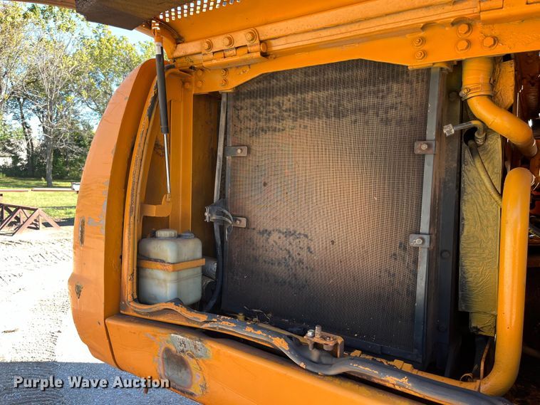 image for item EN5717 1996 Hyundai Robex 210LC-3 excavator