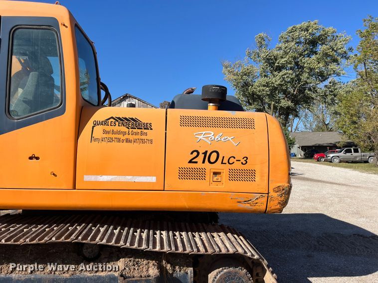 image for item EN5717 1996 Hyundai Robex 210LC-3 excavator