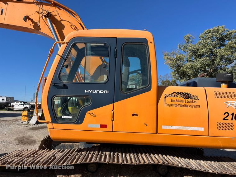 image for item EN5717 1996 Hyundai Robex 210LC-3 excavator