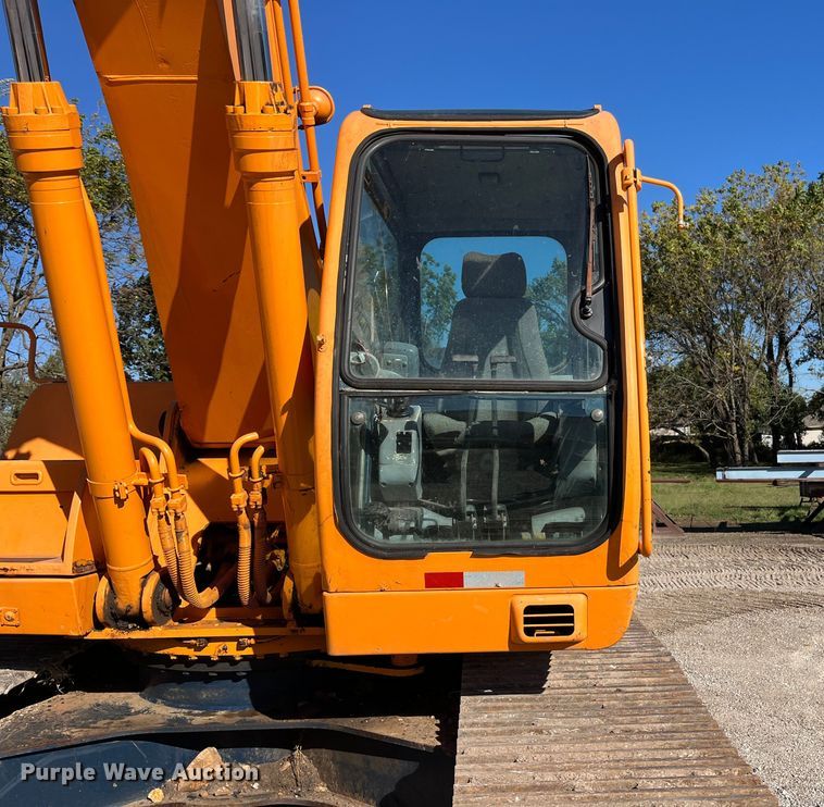 image for item EN5717 1996 Hyundai Robex 210LC-3 excavator