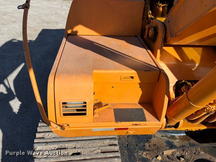 image for item EN5717 1996 Hyundai Robex 210LC-3 excavator