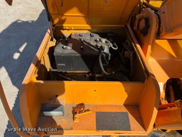 image for item EN5717 1996 Hyundai Robex 210LC-3 excavator