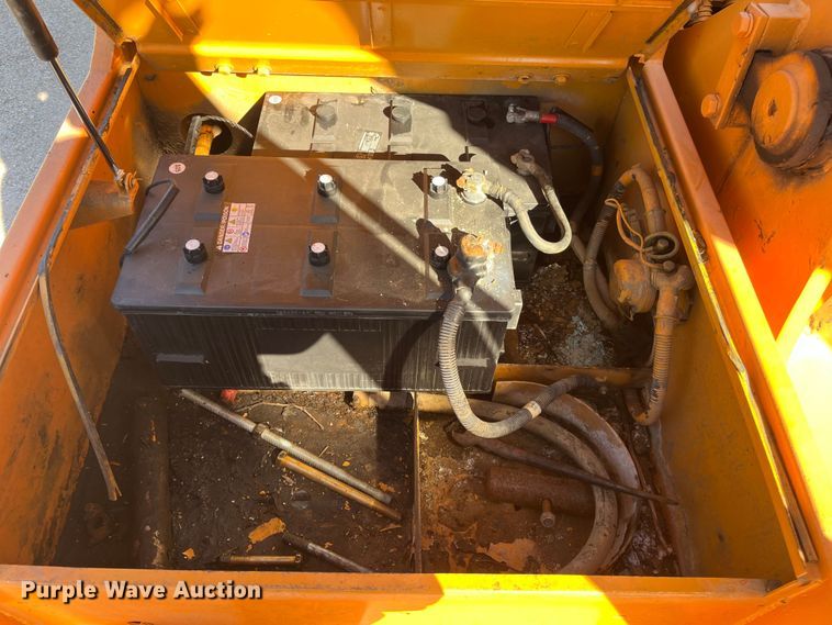 image for item EN5717 1996 Hyundai Robex 210LC-3 excavator