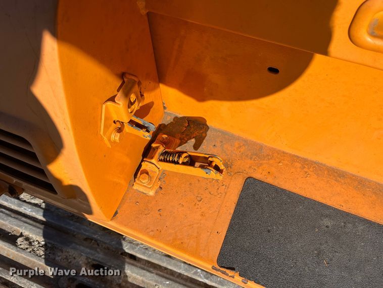 image for item EN5717 1996 Hyundai Robex 210LC-3 excavator