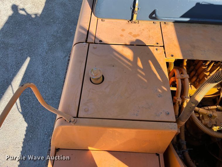 image for item EN5717 1996 Hyundai Robex 210LC-3 excavator