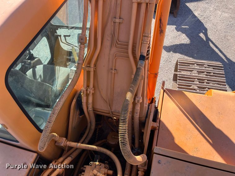 image for item EN5717 1996 Hyundai Robex 210LC-3 excavator